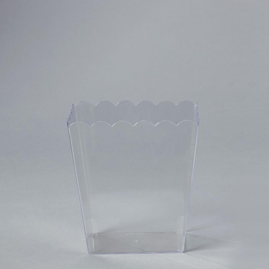 Plastic Scalloped Container 6" - Clear