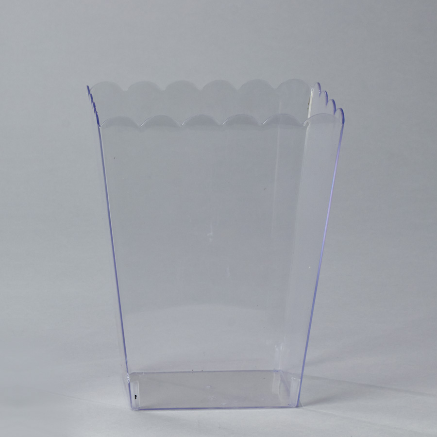 Plastic Scalloped Container 7.7" - Clear